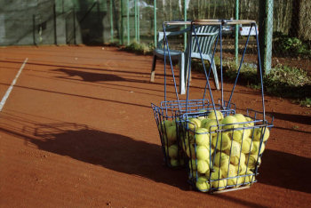 Tennis ball hamper